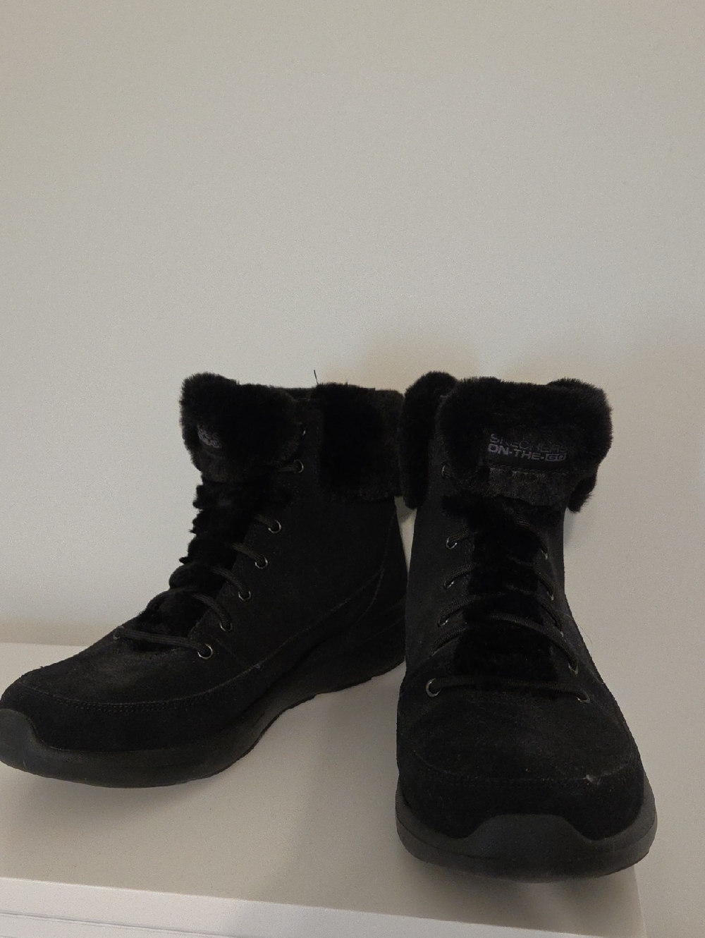 Sketchers Black Women's Faux-Fur Lace-Up Winter Boots